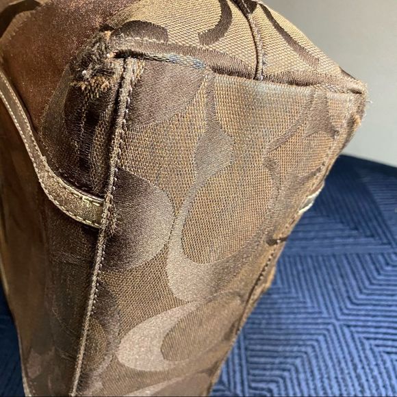 Coach Signature Canvas Logo Tote - Picture 13 of 14